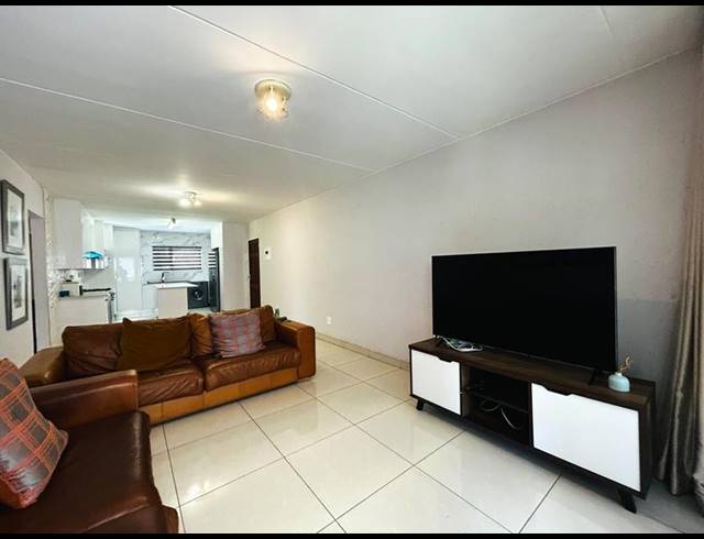 2 BEDROOM APARTMENT FOR SALE IN SUNNINGHILL